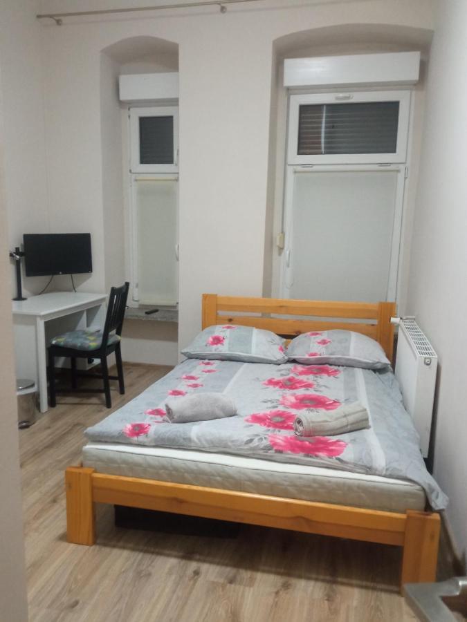 Nighthost- Trzebnicka 84 Appartamento Breslavia Esterno foto